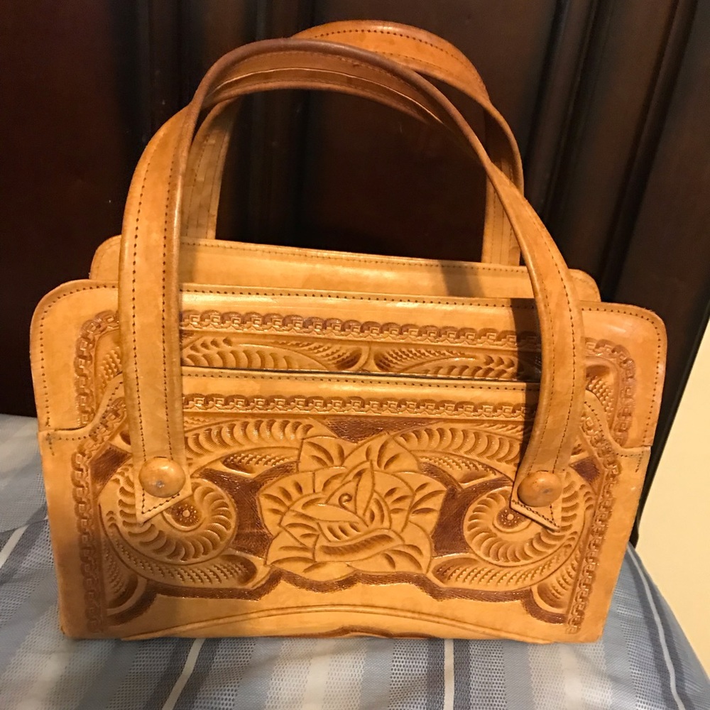 Flores Bags Vintage Brown leather crafted purse